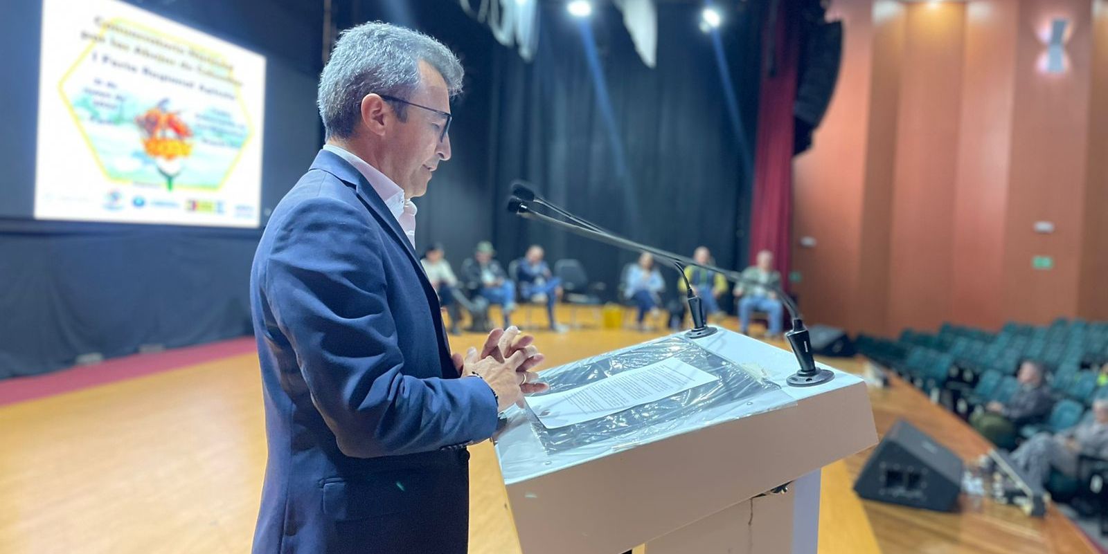 Cundinamarca comprometida con la protección de las abejas y el apoyo a la apicultura
