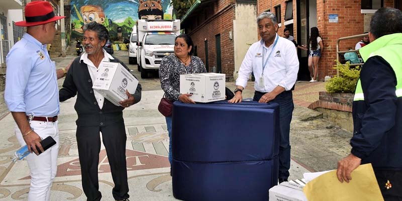 Entrega de ayudas humanitarias en Tibirita y San Antonio del Tequendama











































