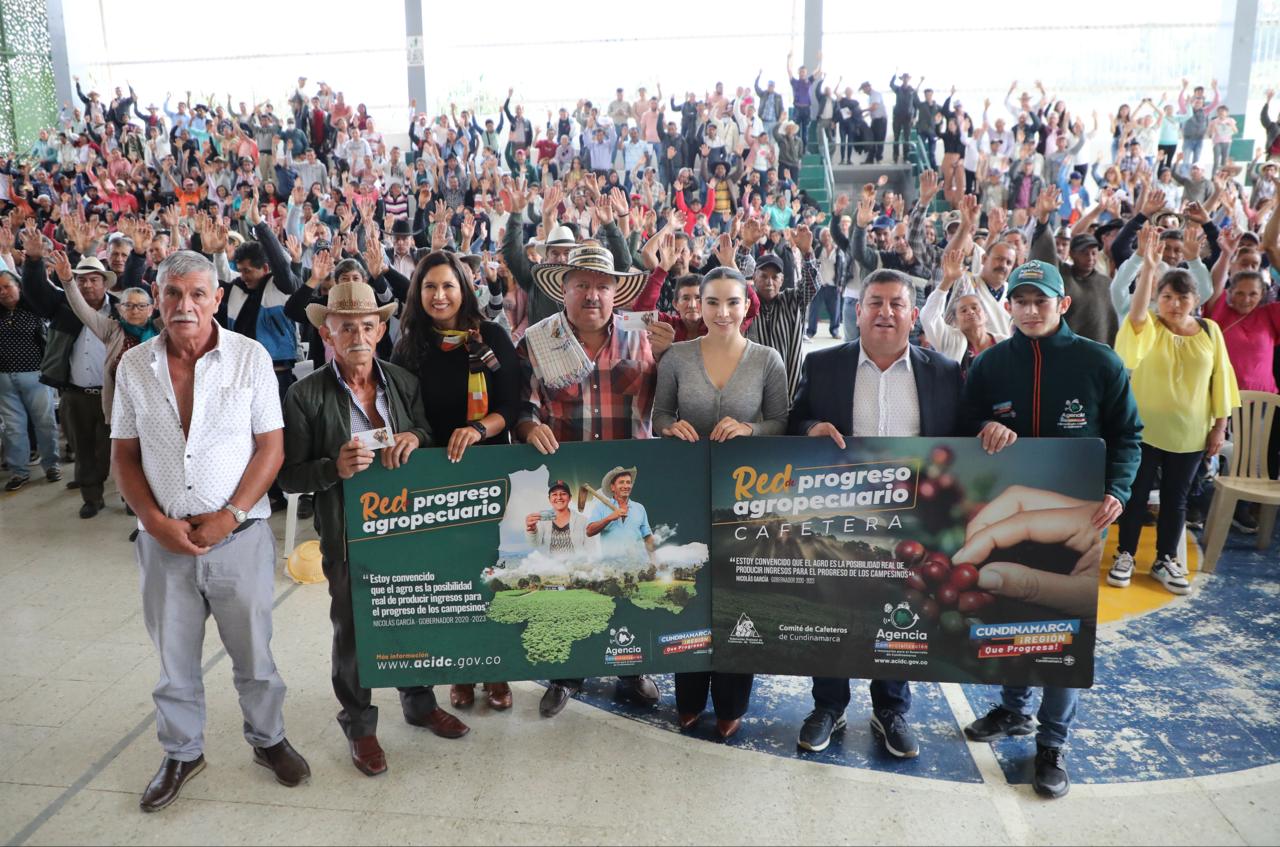 Más de 800 Tarjetas Red Progreso Agropecuario entregadas a productores de Fómeque