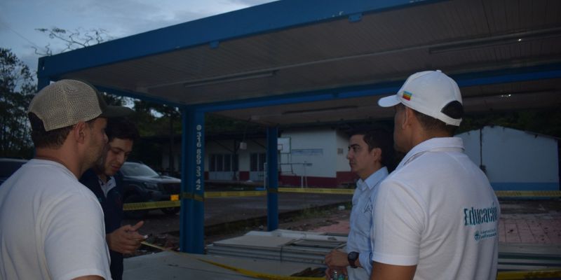 Solución provisional con aulas móviles y unidades sanitarias asegura la continuidad escolar en Medina y Paratebueno