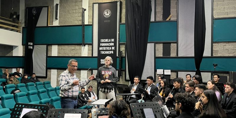 Directores de bandas sinfónicas de Cundinamarca reciben formación de élite en Tocancipá
