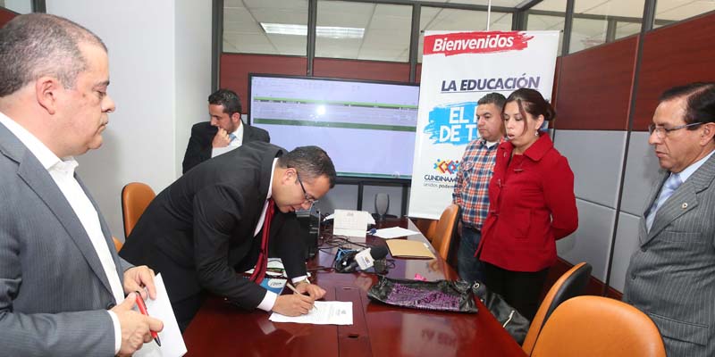 Instituciones educativas de Guataquí y Vergara tienen nuevo rector