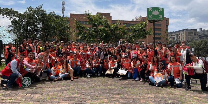 En tiempo record de 12 minutos evacuaron 2.802 personas en la Gobernación de Cundinamarca