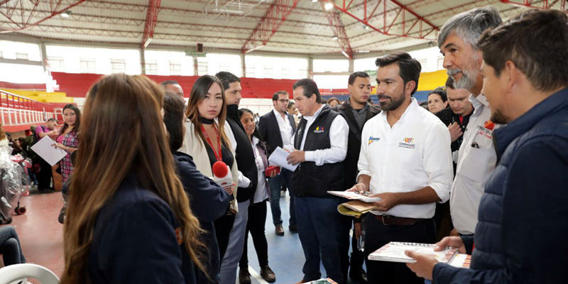 "Empleo sí hay.  Más de tres mil vacantes en Funza a través del SENA
































