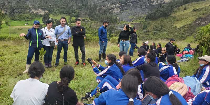 El equipo TIC sembró 400 árboles nativos en Ubaté 






