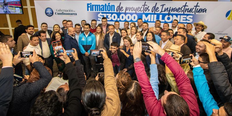 Gobernador Jorge Rey firma convenios por $130.000 millones para infraestructura vial y social en 59 municipios