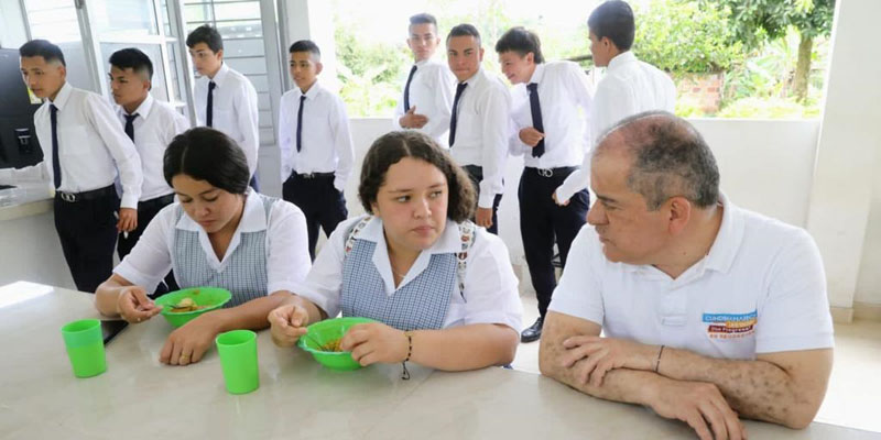 $1.200 millones en dotación de mobiliario escolar para las IED de Yacopí








