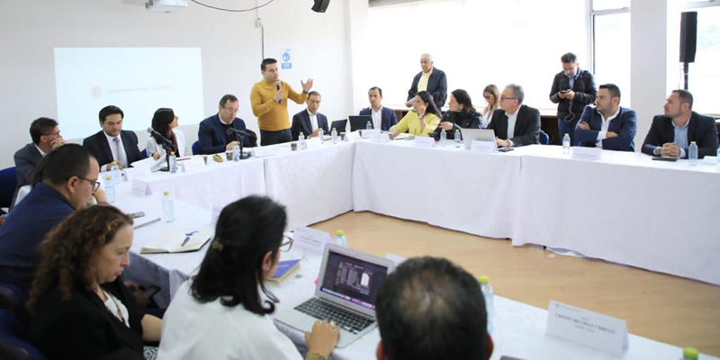 Ante el compromiso de invertir más de $100.000 millones en vías de El Guavio, la comunidad levanta el bloqueo