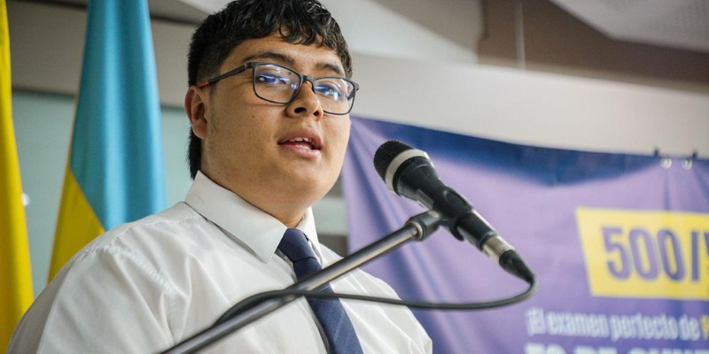 Samuel Huertas, estudiante de Fosca, obtiene beca del 100% para estudiar Física tras lograr puntaje perfecto en las Pruebas Saber 11

