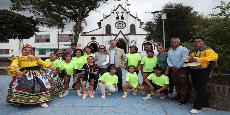Embajador de Dinamarca visitó los municipios de Cachipay, Zipacón y Mesitas del Colegio