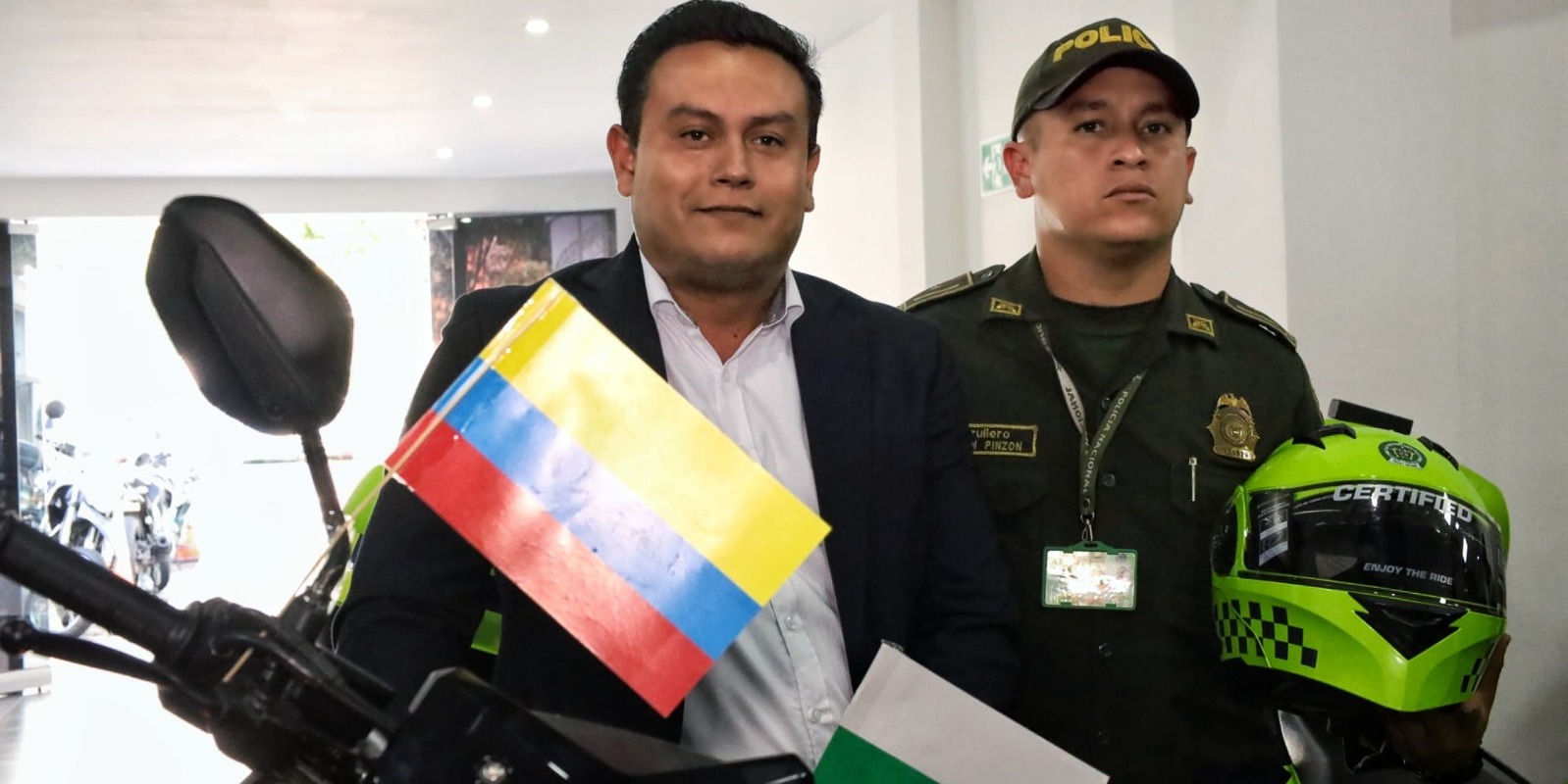 Cundinamarca fortalece la seguridad municipal con la entrega de 10 motocicletas a la Policía


