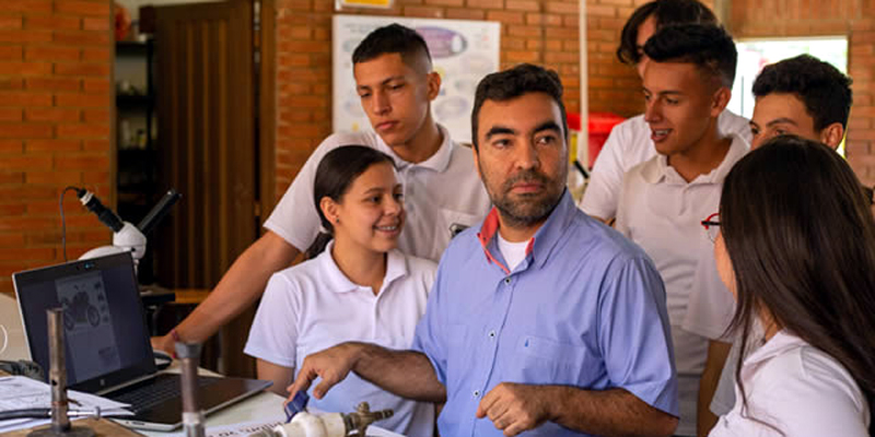 El VI Premio Nacional al Docente BBVA reconocerá a los mejores de Colombia





