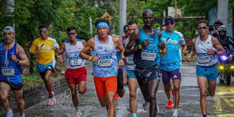 El puertorriqueño Héctor Pagán y la colombiana Alexandra Aldana se coronan campeones de la segunda edición de la Media Maratón de Cundinamarca, en Girardot