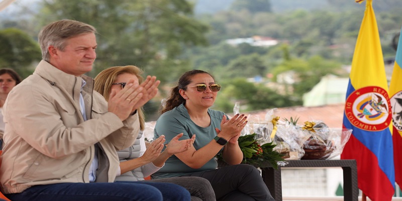 Embajador de Dinamarca visitó los municipios de Cachipay, Zipacón y Mesitas del Colegio