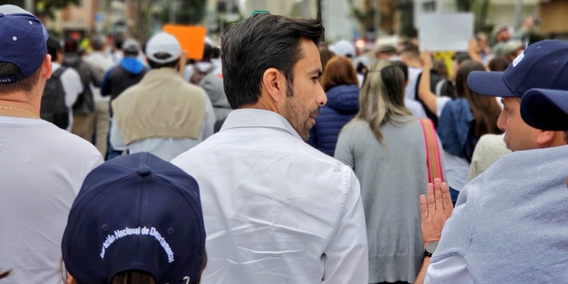 "Hoy marchamos porque tenemos indignación en el alma y el corazón": gobernador Jorge Rey