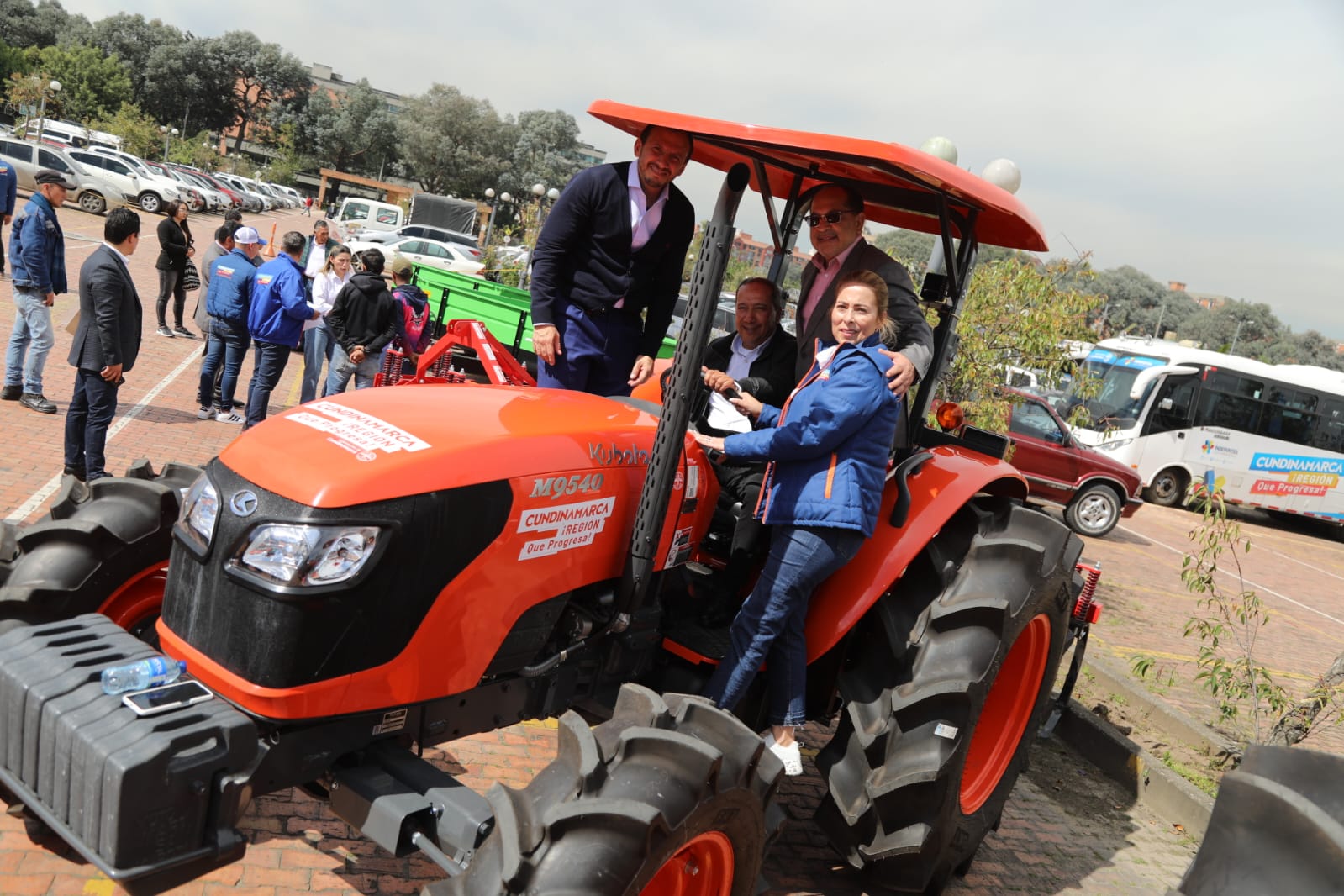 $1.870 millones en maquinaria y equipos para el sector agropecuario en Cundinamarca