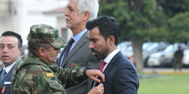 Gobernador Jorge Emilio Rey Ángel recibió medalla “Fe en la causa” del Ejército Nacional




















