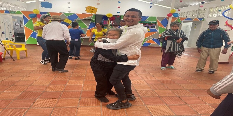 Rumba terapia promueve bienestar de las personas mayores en el Centro de Protección Social Belmira
