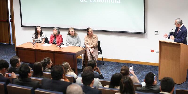 Tras cursar diplomados, se certifica a periodistas regionales y operadores turísticos en la Universidad Externado 