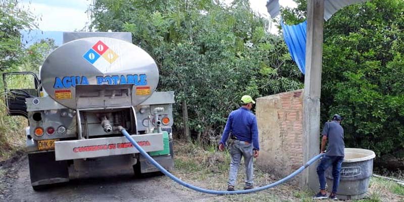 Con carrotanques se atienden las emergencias por desabastecimiento de agua en Apulo, La Mesa y Ubalá 
