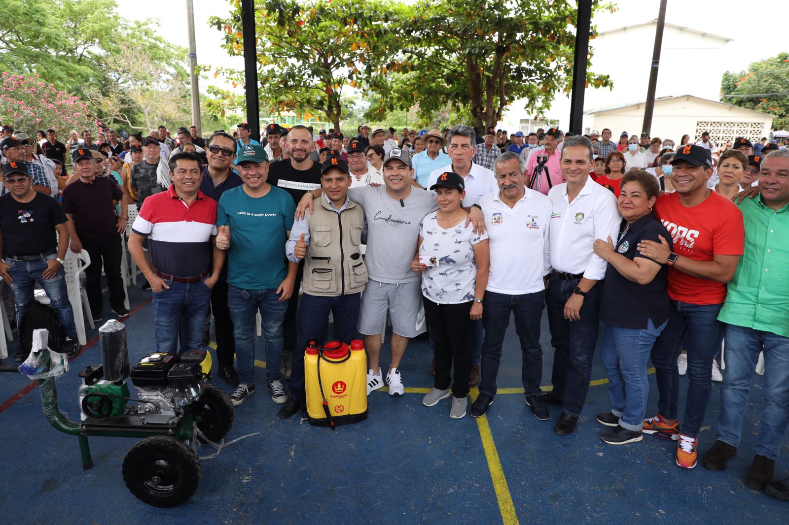 Gobierno departamental entrega maquinaria y equipos para aumentar la productividad del Tequendama