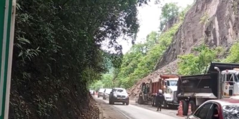 Avanza reapertura de la vía Anapoima  – Apulo tras derrumbe en El Copial, anuncia el gobernador Jorge Rey