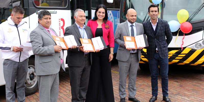 Junín, Ricaurte, Ubaque y Venecia con buses nuevos para transporte escolar


