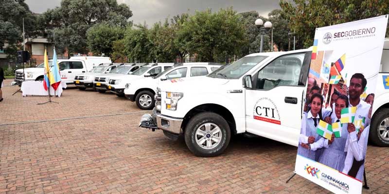 Gobernación de Cundinamarca entrega vehículos para garantizar labores del CTI de la Fiscalía
