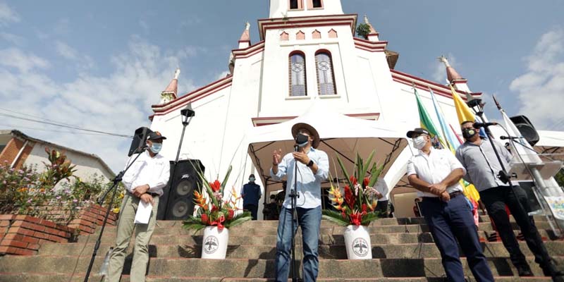 Salud, educación, vías y entrega de insumos, principales inversiones en Pacho y El Peñón