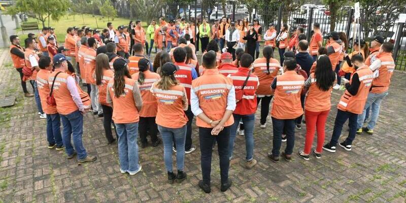 En tiempo record de 12 minutos evacuaron 2.802 personas en la Gobernación de Cundinamarca