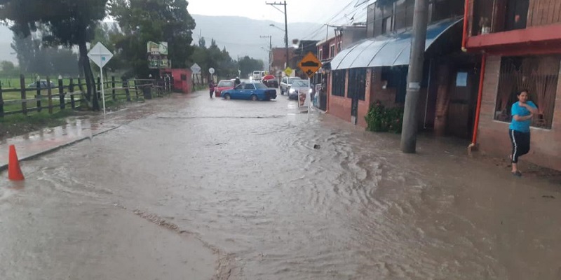 Gobernación de Cundinamarca atiende emergencia en Suesca por desbordamiento de quebradas