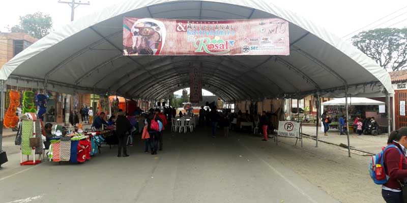 Primera Feria artesanal gastronómica en El Rosal