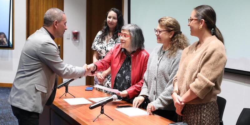 Tras cursar diplomados, se certifica a periodistas regionales y operadores turísticos en la Universidad Externado 