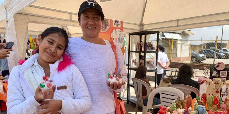 Gobernación de Cundinamarca entrega apoyos económicos y maquinaria a 500 mujeres emprendedoras