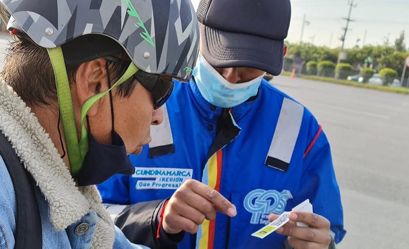 Secretaría de Transporte y Movilidad de Cundinamarca lanza stickers salvavidas para bici usuarios 
