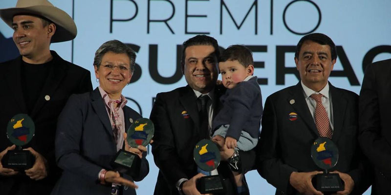 Colombia Líder reconoce a Nicolás García como ganador del premio 'Superación de la Pobreza'


