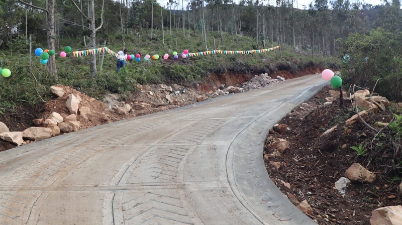 Gobierno cundinamarqués entregó dos placa huellas en Guayabetal y Gutiérrez 