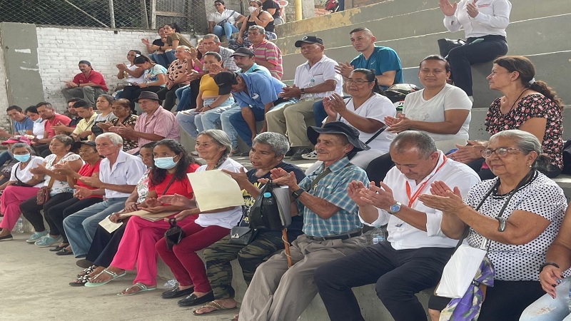 Cundinamarca entrega títulos de propiedad a familias campesinas de La Palma