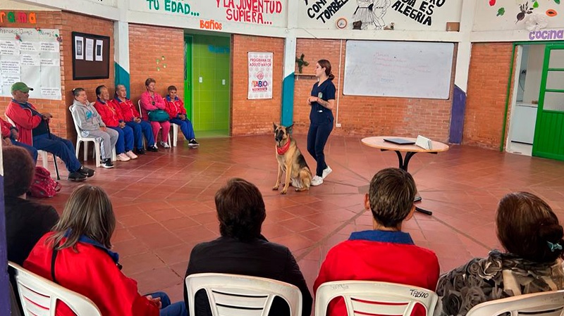 El programa de Adulto Mayor de Tabio vivió una jornada de conocimiento sobre la felicidad