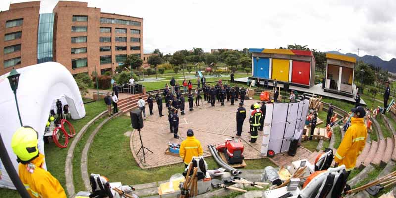 Con $1.214 millones en equipos de última tecnología se fortalecen los Bomberos de Cundinamarca 






