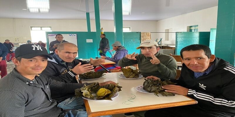 Usuarios del Centro Masculino Especial La Colonia reciben incentivos económicos por sus labores
