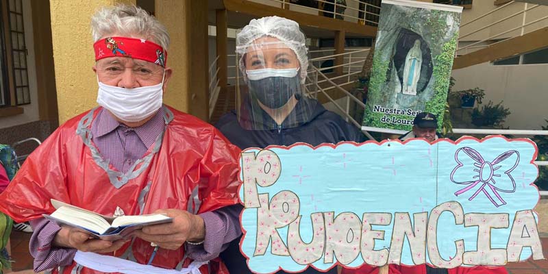 El Centro de Bienestar del Anciano realiza desfile de valores con la participación de los adultos mayores