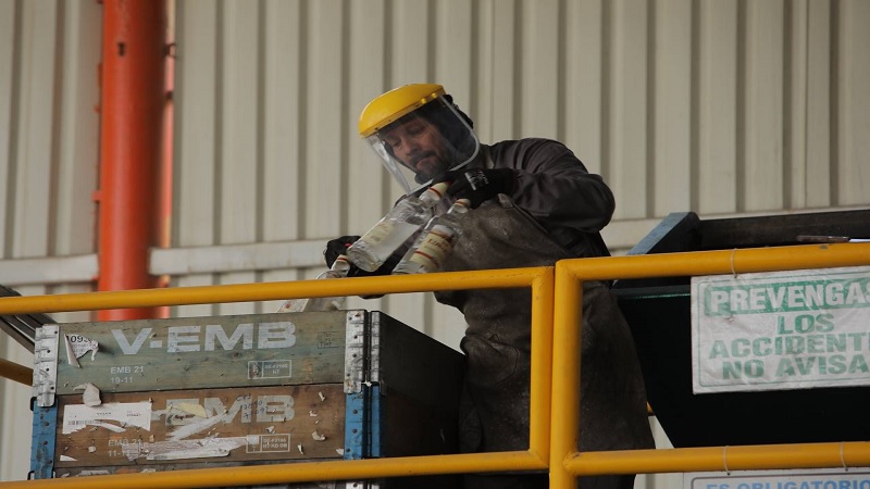 Se destruyen más de 30 toneladas de licores adulterados y de contrabando



