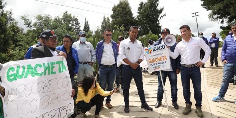 Grandes inversiones en vías y sector salud de Guachetá






