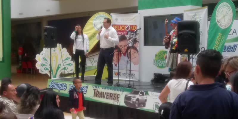 La felicidad es tarea de todos en el departamento







































