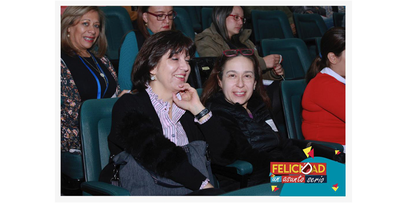 Funcionarios cundinamarqueses felices













