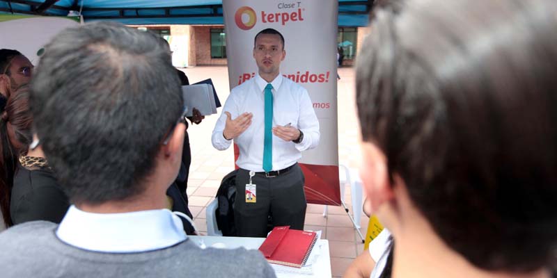 Más de 3.000 participantes en la feria del empleo de la Gobernación de Cundinamarca 


























