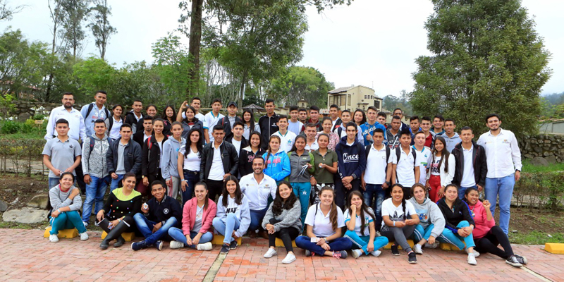 Aprendices rurales del Sena en Pacho, nuevos Embajadores de la Felicidad




