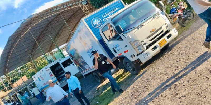 Gobernador Jorge Rey lidera entrega inmediata de 6.000 litros de leche y primeros apoyos a damnificados por el sismo
