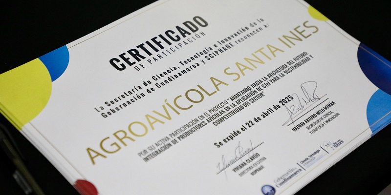 Gobernación de Cundinamarca certifica a productores avícolas en estrategia tecnológica para una avicultura del futuro
